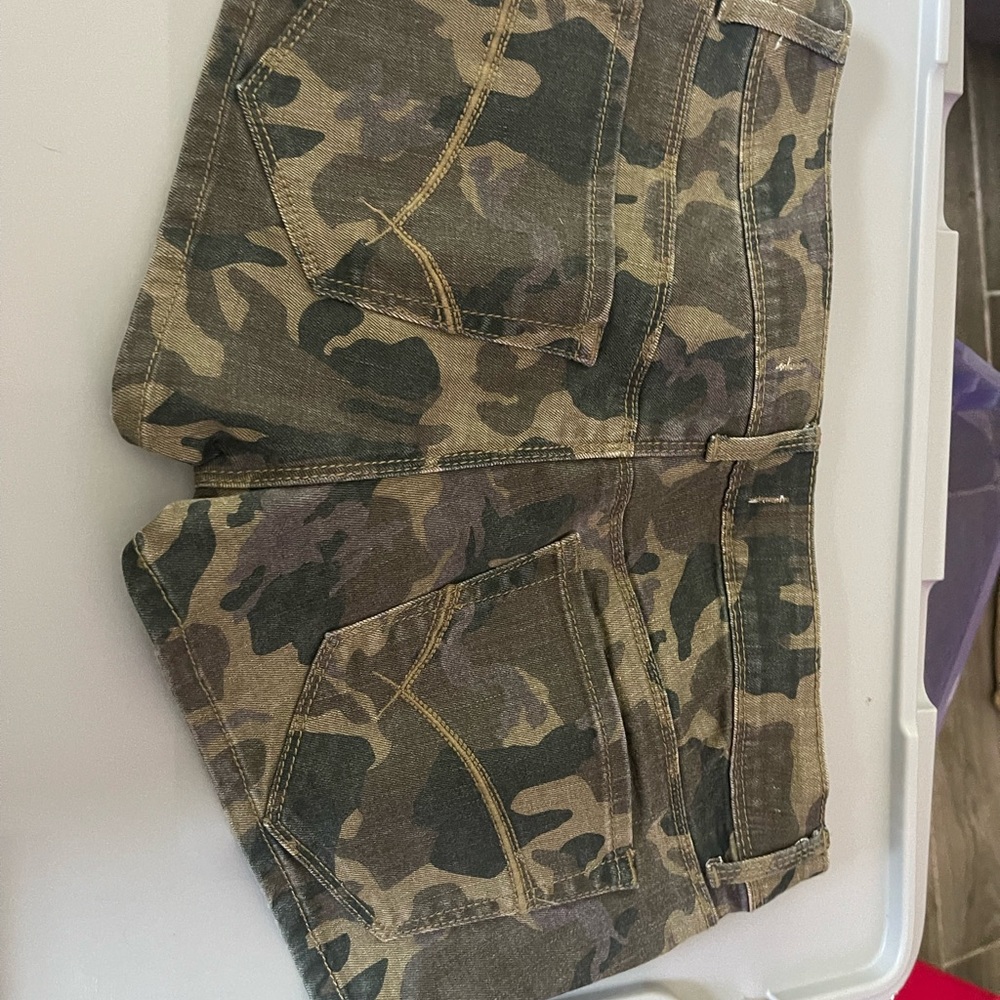 Shorts - Picture 3 of 3